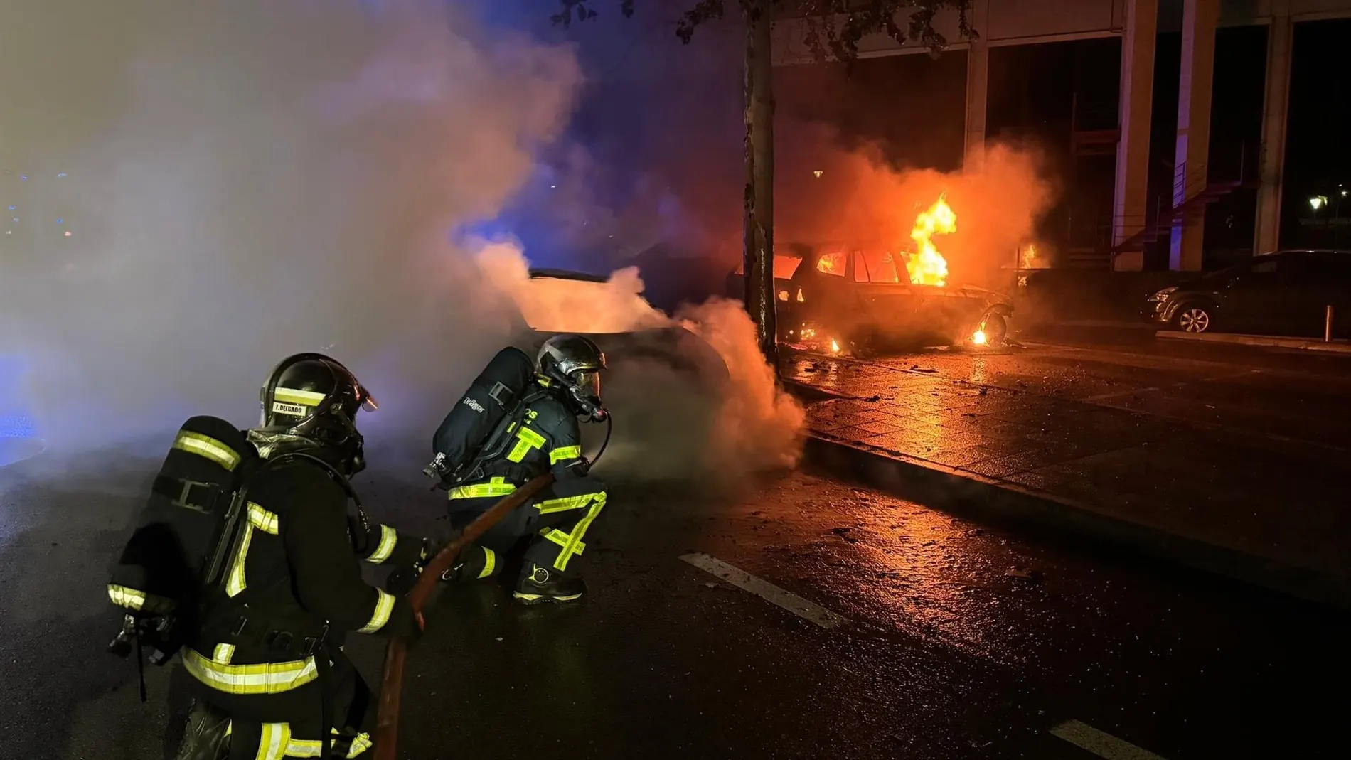 MADRID.-VÍDEO: Sucesos.- Arden seis vehículos en una calle de Pozuelo de Alarcón