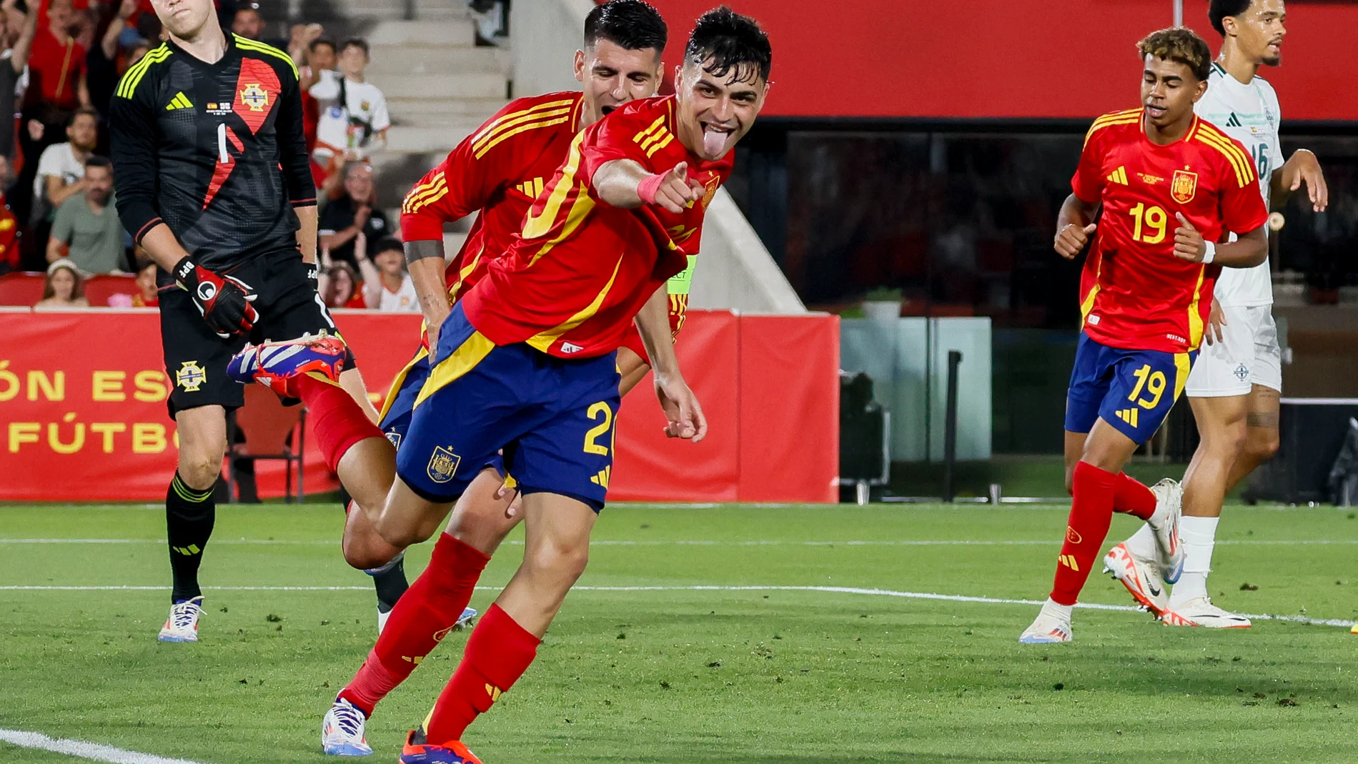 Pedri celebra el tercer tanto de España, el segundo suyo, ante Irlanda
