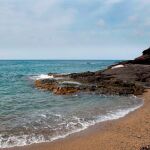 Así es la Ibiza de Murcia, playas de arena fina, sin masificar y con animados chiringuitos