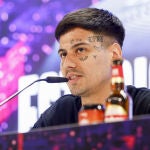 Duki durante la rueda de prensa en el Santiago Bernabéu