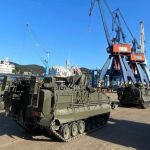 Desembarco de los veh&iacute;culos de zapadores Castor enviados a Polonia. 