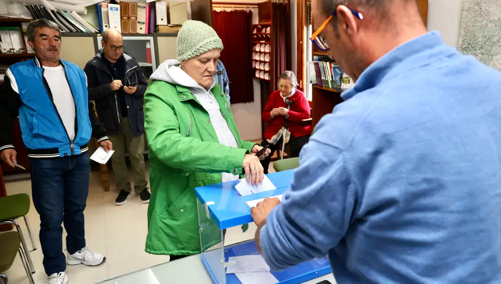 Villarroya (La Rioja) se toma con tranquilidad la votación y cierra la urna en 33 segundos