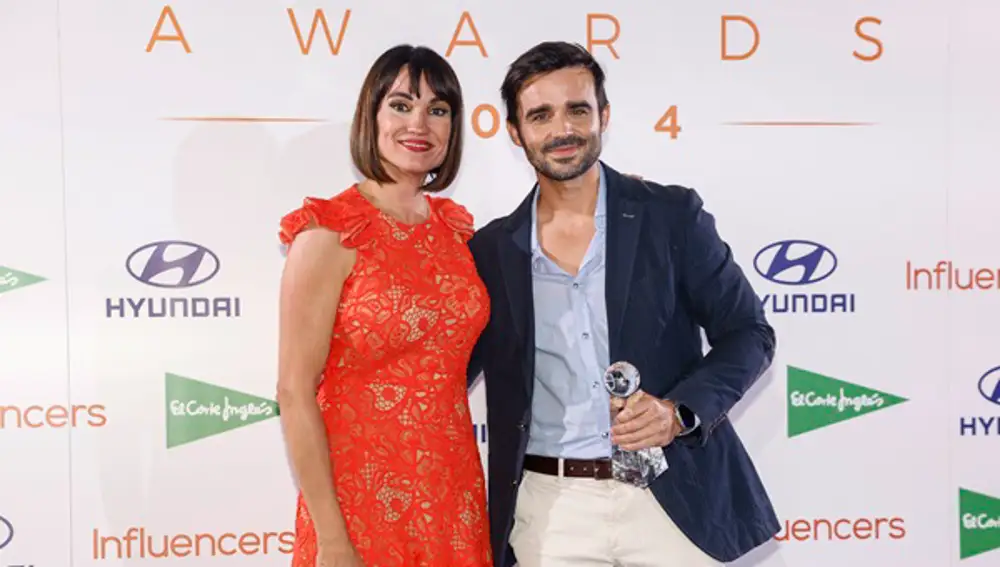 Irene Villa entrega el premio a Nachter.