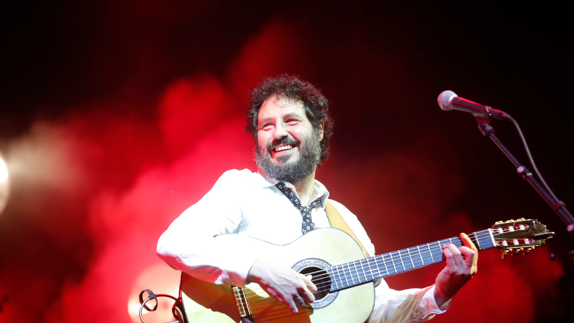 MOZOTA (ZARAGOZA), 08/06/2024.- Actuación del cantante y compositor El Kanka dentro del festival Bosque Sonoro celebrado este sábado en la localidad zaragozana de Mozota. EFE/Javier Cebollada