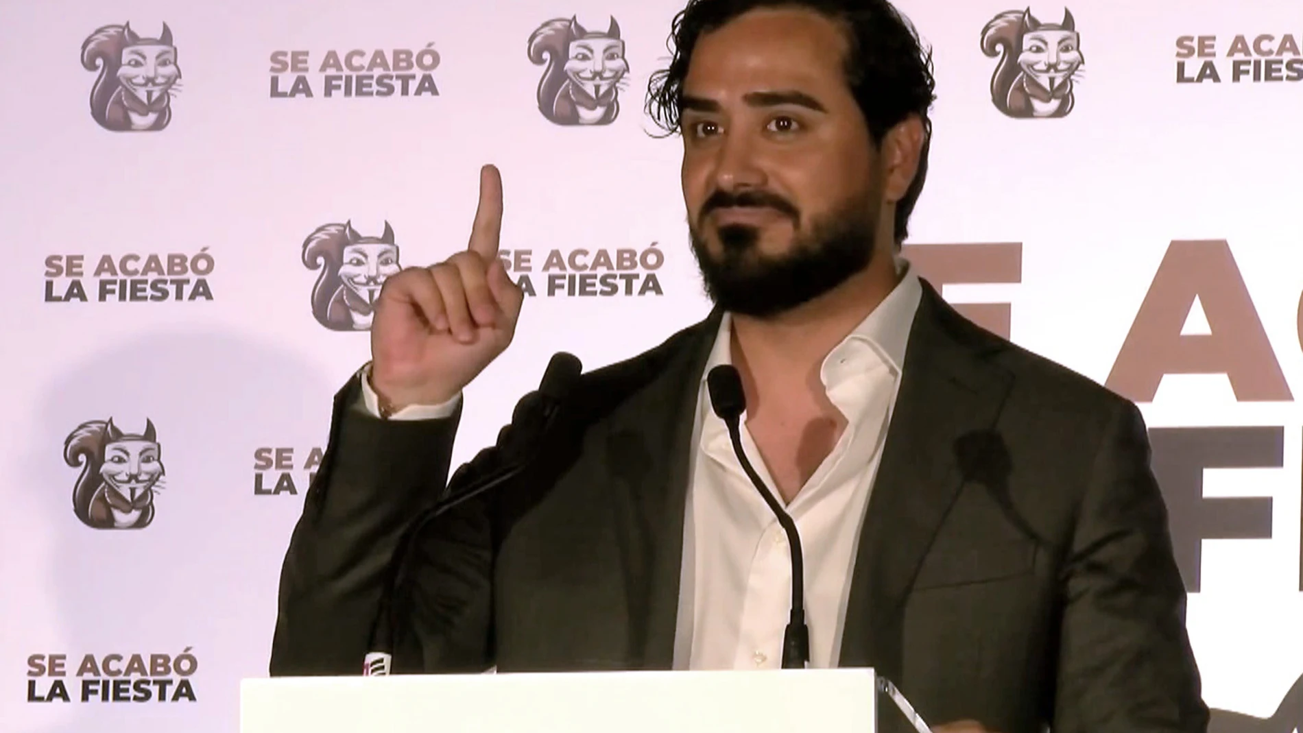 SEVILLA, 10/06/2024.- Captura de video de la comparecencia ante los medios del líder de la agrupación de electores Se Acabó la Fiesta, Luis ‘Alvise’ Pérez, que ha irrumpido como sexta fuerza política en el Parlamento Europeo con tres diputados, ha afirmado que su formación va a "reventar las urnas" y ha prometido "mano dura" contra la corrupción y la "partitocracia". EFE