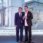 Victoriano Sutil Malillos, en la imagen con Ángel Sánchez, ha sido seleccionado como el mejor vendedor de la ONCE del año 2023 en Castilla y León