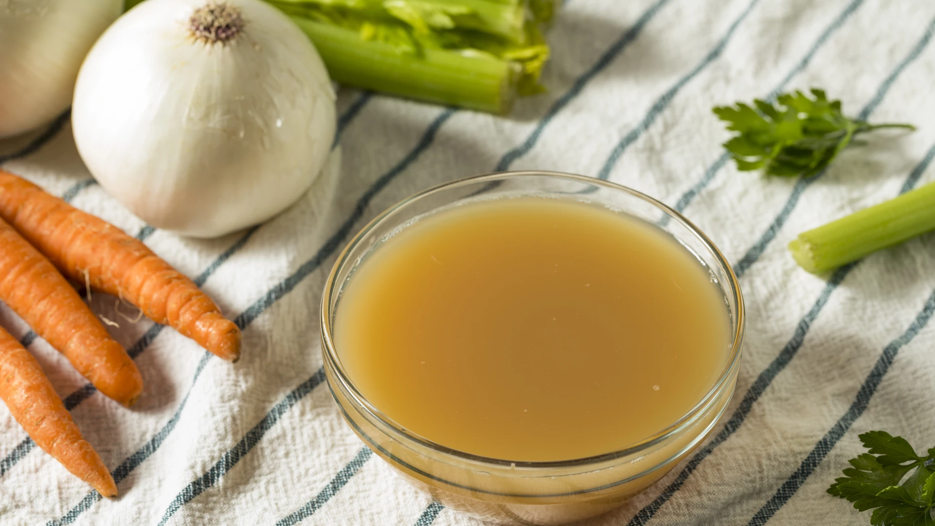 Existen algunos alimentos que nos ayudan a continuar el ayuno intermitente y no romper el tiempo que llevamos sin comer ningún alimento