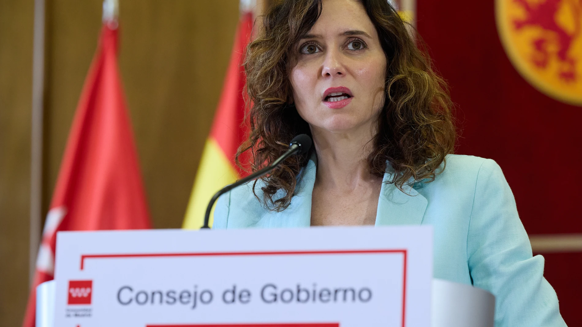 La presidenta de la Comunidad de Madrid, Isabel Díaz Ayuso, ofrece una rueda de prensa tras la reunión del Consejo de Gobierno, en el Ayuntamiento de Torrejón de Ardoz, a 12 de junio de 2024, en Torrejón de Ardoz, Madrid (España). La reunión del Consejo de Gobierno se ha celebrado de forma extraordinaria en el municipio madrileño de Torrejón de Ardoz. Posteriormente, Ayuso visita la nueva promoción del Plan Vive en Torrejón de Ardoz, donde acaban de finalizar las obras de construcción de 137 ...