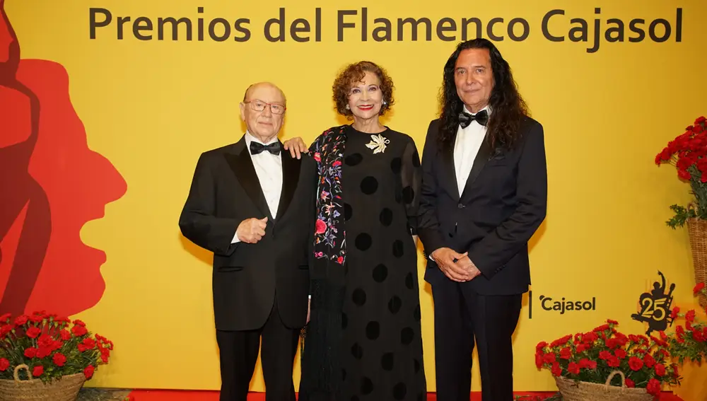 Los galardonados posan juntos
