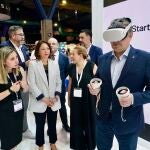 Antonio Sanz visita el stand de la Junta de Andalucía en el encuentro 'Digital Enterprise Show 2024' (Málaga)