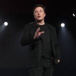 Elon Musk durante una presentación de Tesla