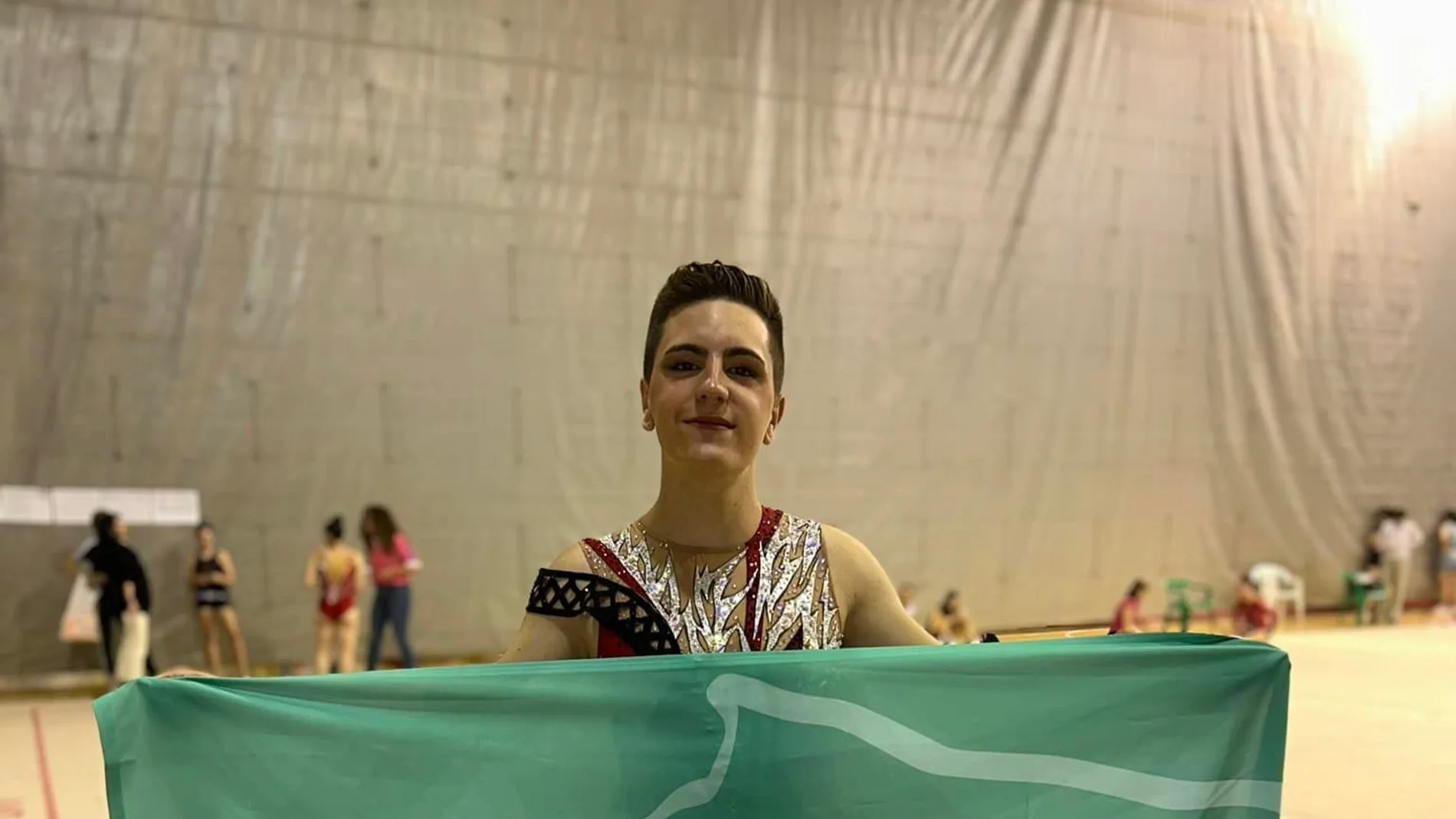 Un gimnasta, sancionado por competir con maquillaje: sombra y pintalabios