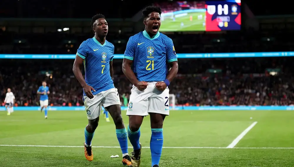 Vinicius y Endrick con Brasil