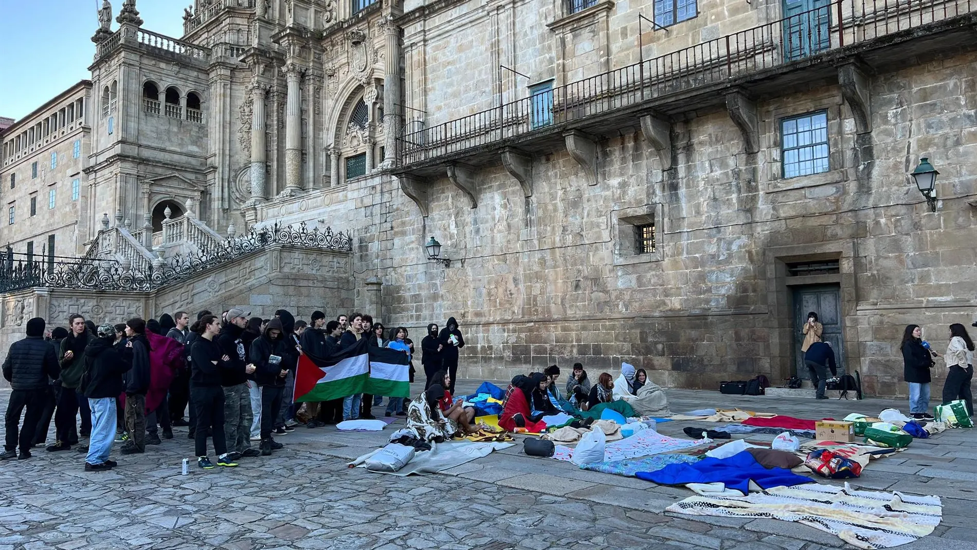 Los estudiantes, en el Obradoiro.