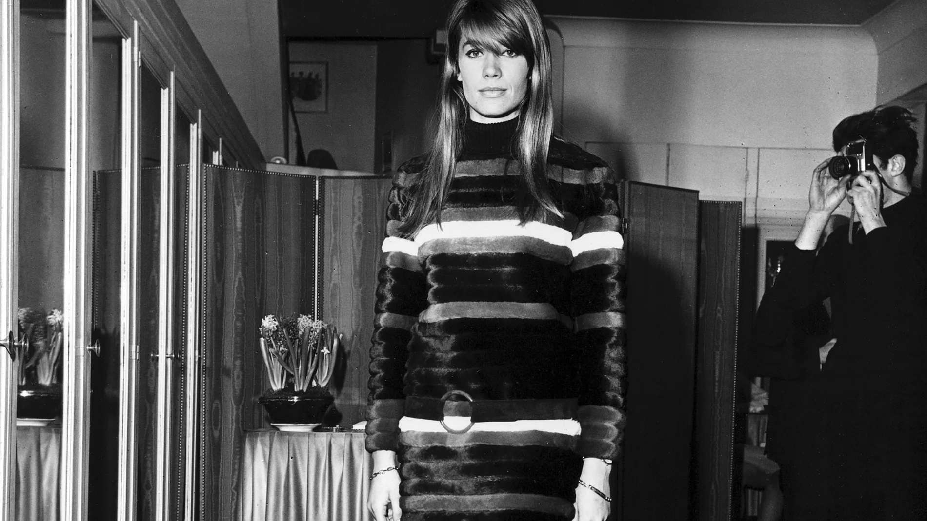 FILE - French singer and actress Francoise Hardy wears a summer fur dress launched by Chombert of Paris, France, Feb. 11, 1967. Francoise Hardy, a beloved French singer and pop culture icon since the 1960s, has died at age 80. Her son, musician Thomas Dutronc, announced her death on social networks.(AP Photo, File)