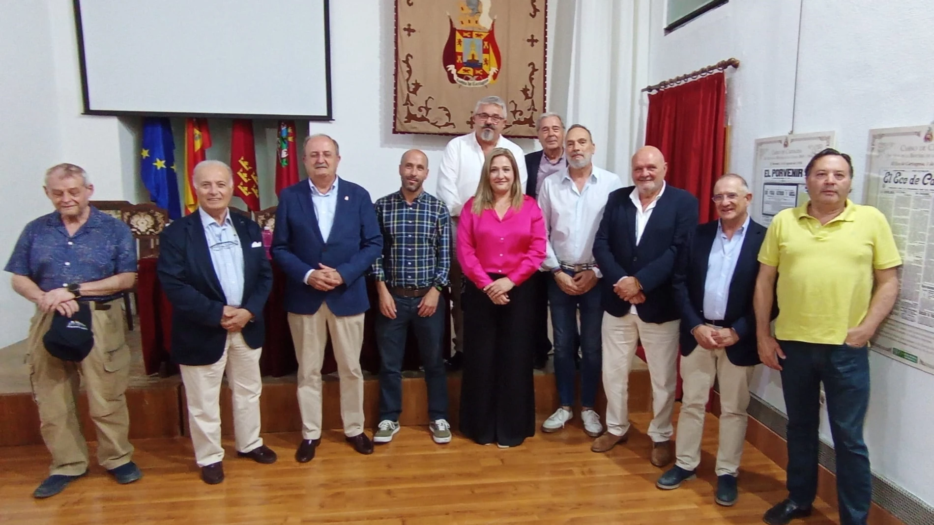 Ponentes del debate 'Turismo: el impacto sobre Cartagena', junto a algunos asistentes