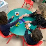El cole de Celia y Pepe es un centro pionero en España con una innovadora metodología educativa para niños con trastornos neurológicos.