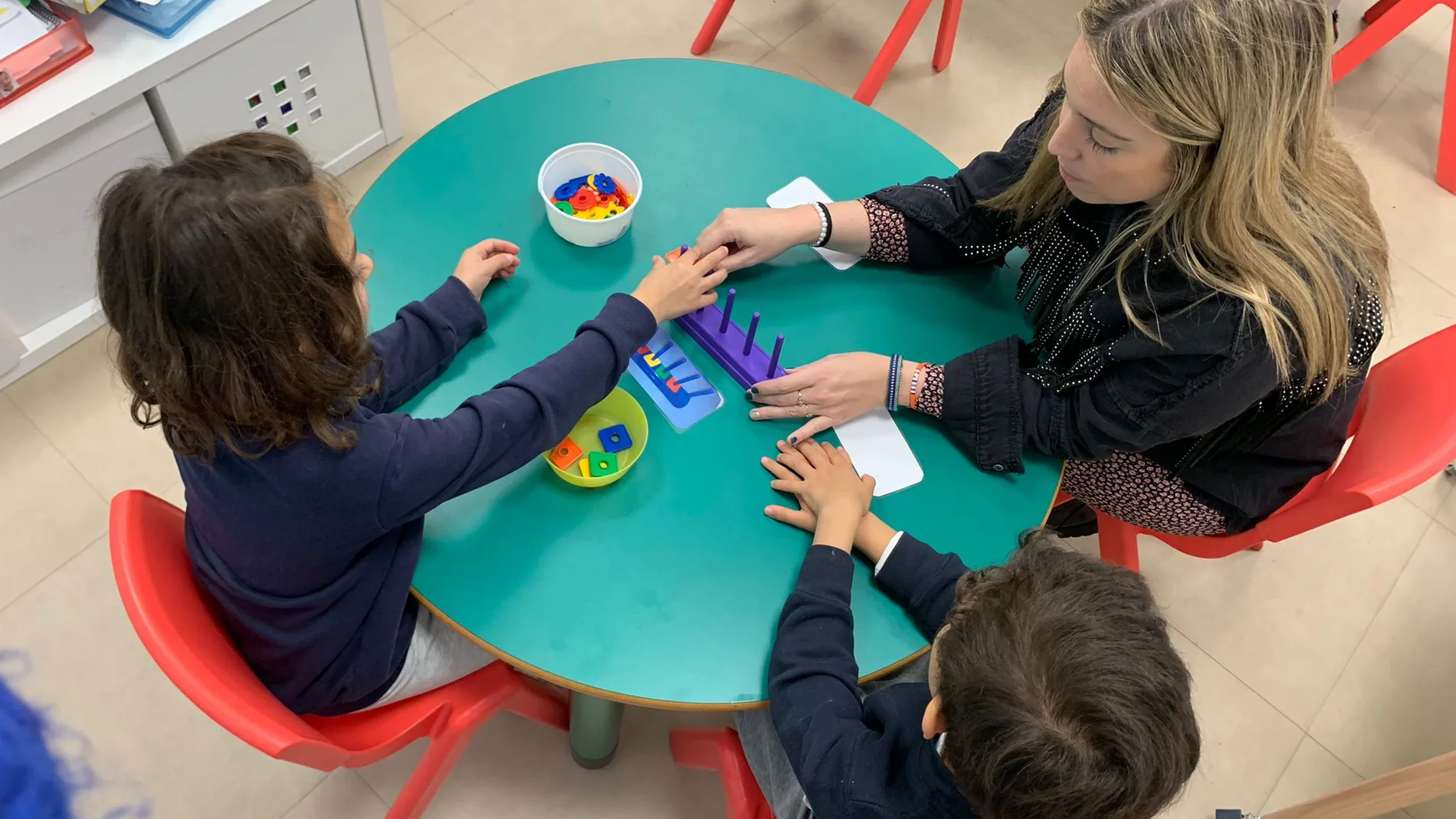 El cole de Celia y Pepe es un centro pionero en España con una innovadora metodología educativa para niños con trastornos neurológicos.