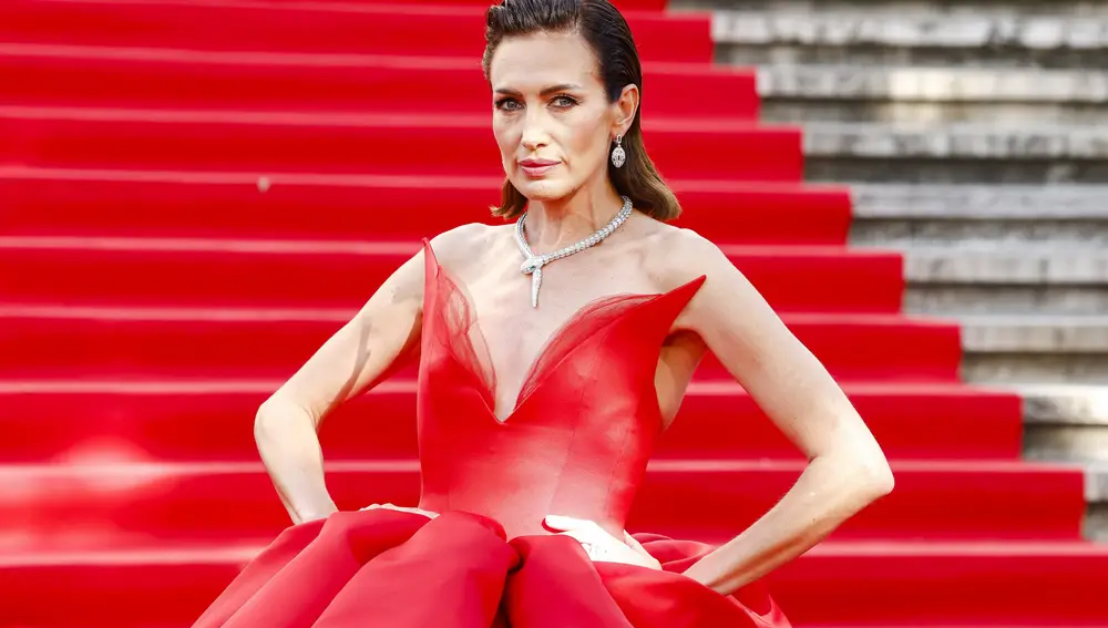 Nieves Álvarez en los Premios Academia de la Moda Española.