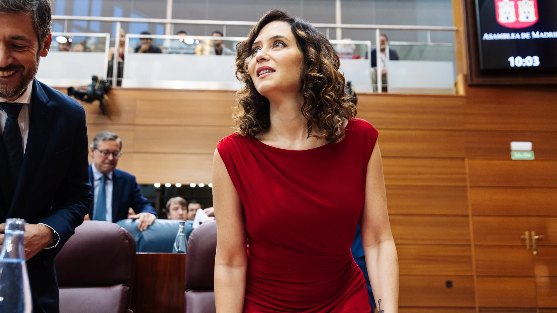 La presidenta de la Comunidad de Madrid, Isabel Díaz Ayuso, durante un pleno en la Asamblea de Madrid, a 13 de junio de 2024, en Madrid (España). La Asamblea de Madrid acoge hoy el primer choque entre la presidenta de la Comunidad de Madrid, y la izquierda (PSOE y Más Madrid) tras la victoria del PP en las elecciones al Parlamento Europeo y la dimisión de la líder de Sumar tras la debacle de la plataforma. Salud mental, jóvenes y Guardia Civil, son otros temas que se debaten en esta sesión pl...