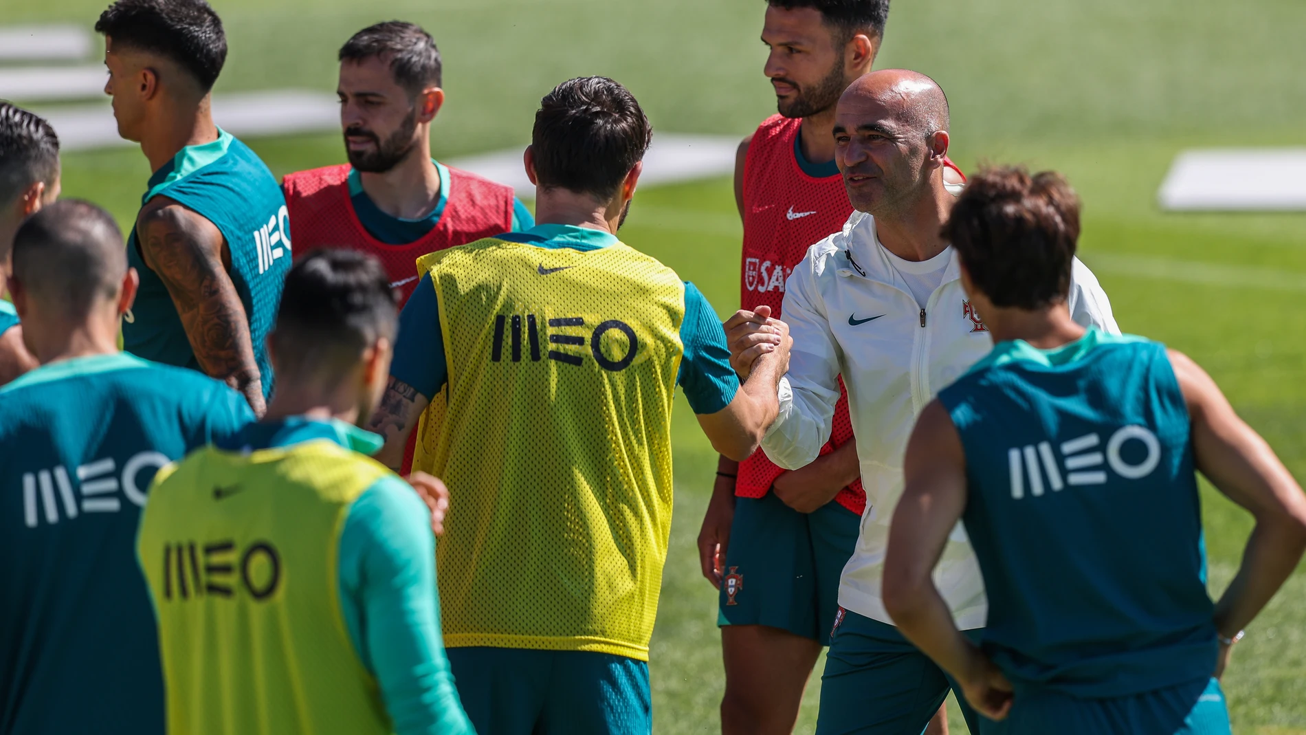 Roberto Martínez y varios internacionales portugueses entre los que está Bernardo Silva