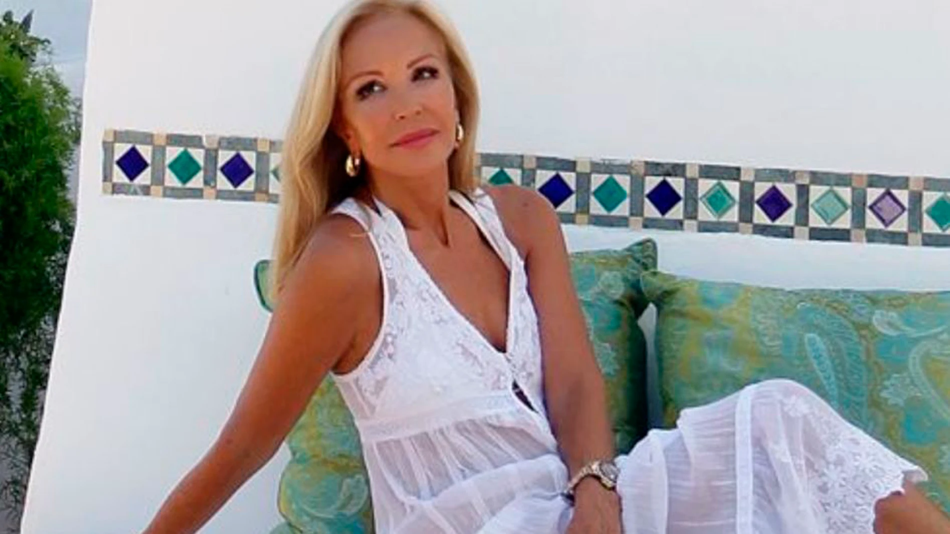 Carmen Lomana