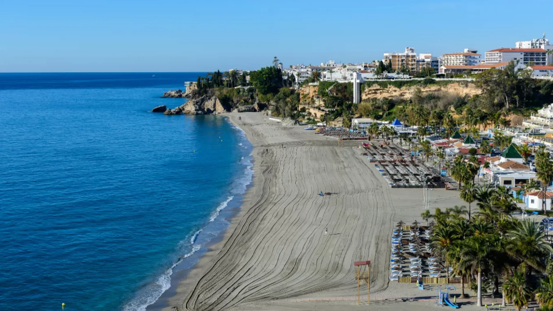 Las playas de la Costa del Sol ofrecen todos los servicios necesarios, así como un entorno único, para pasar unas vacaciones inolvidables