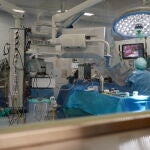 Imagen del quirófano durante una intervención urológica asistida por robot de un pacientes pediátrico