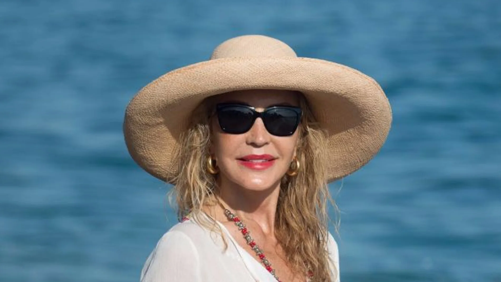 Carmen Lomana