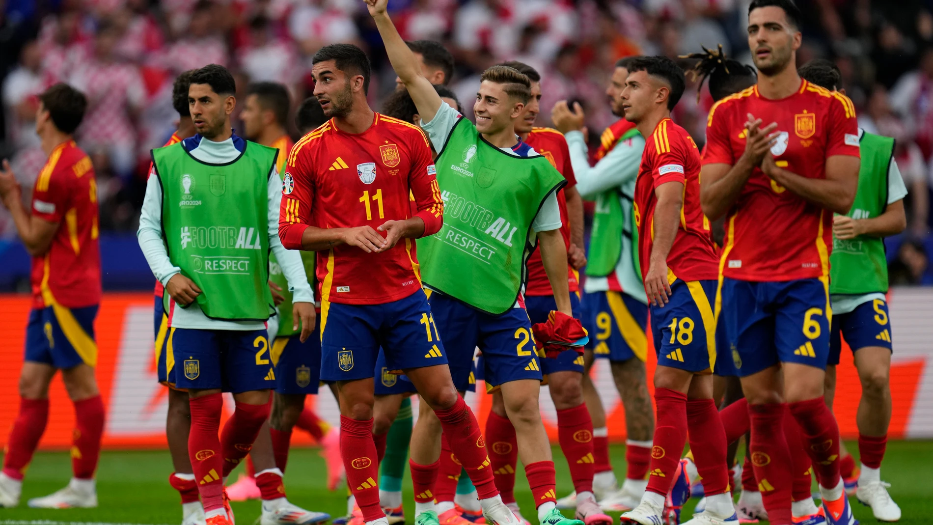 Los jugadores de España celebran la victoria ante Croacia