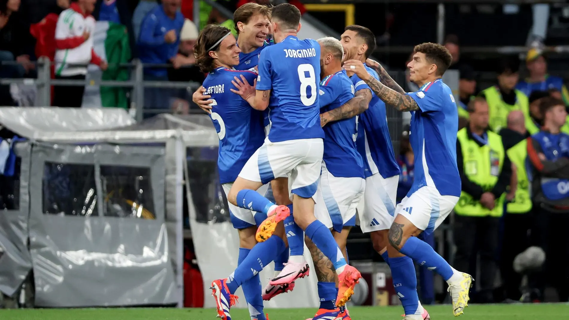 Celebración del segundo gol de Italia