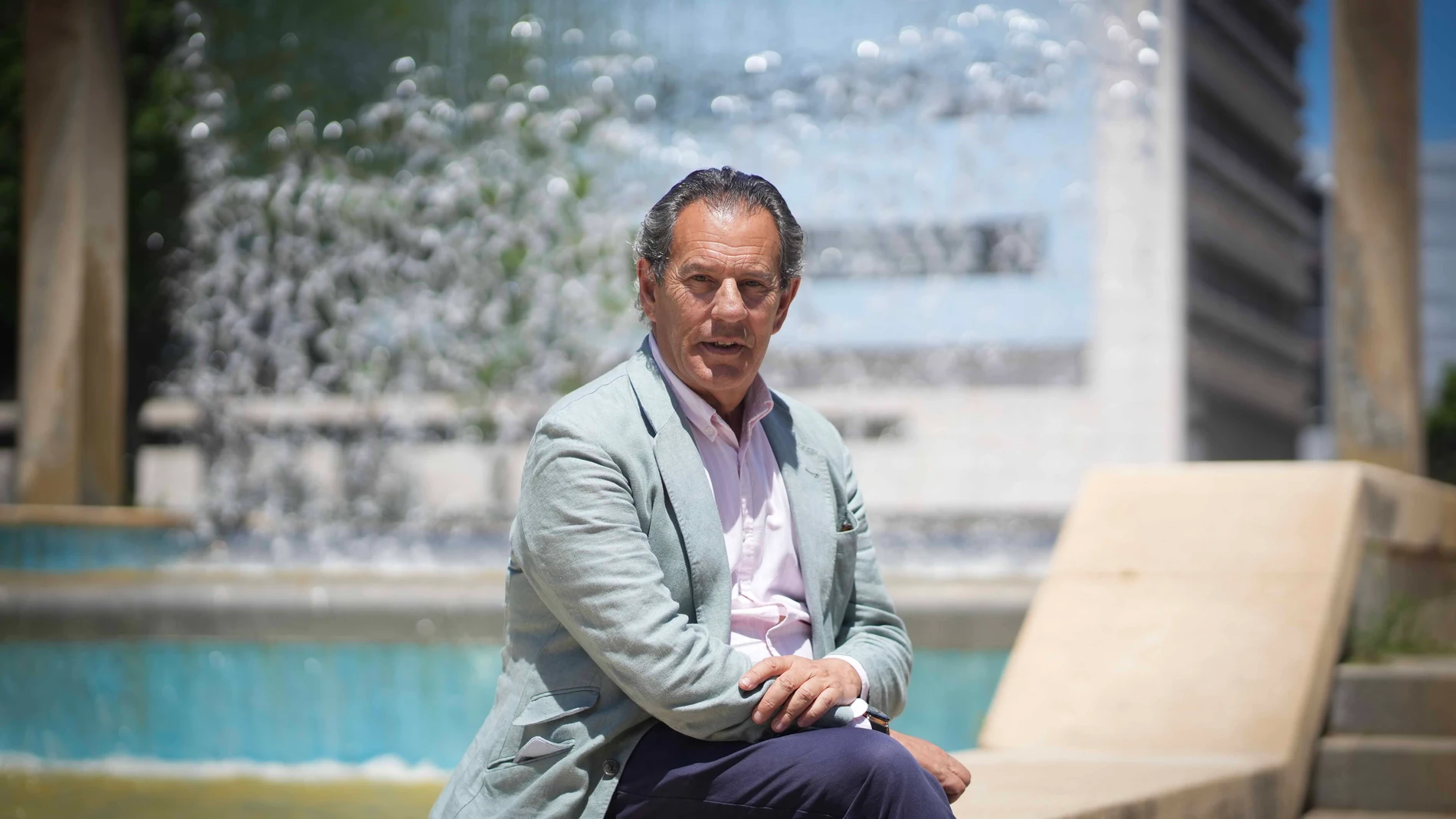 CÓRDOBA, 16/06/2024.- El que fuera el primer alcalde del PP en Córdoba, Rafael Merino López, tras dieciséis años de alcaldías del PCE e IU, se jubila tras 43 años en la política, 33 de ellos en cargos públicos, al cumplir los 65, preocupado por la crispación. EFE/Rafa Alcaide