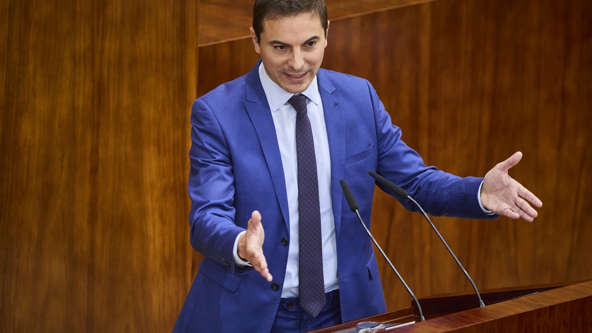 Juan Lobato en la Asamblea de Madrid.