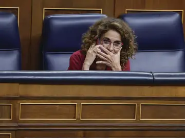 La vicepresidenta primera y ministra de Hacienda, María Jesús Montero, este martes en el Pleno del Congreso de los Diputados. La vicepresidenta primera y ministra de Hacienda, María Jesús Montero, este martes en el Pleno del Congreso de los Diputados.