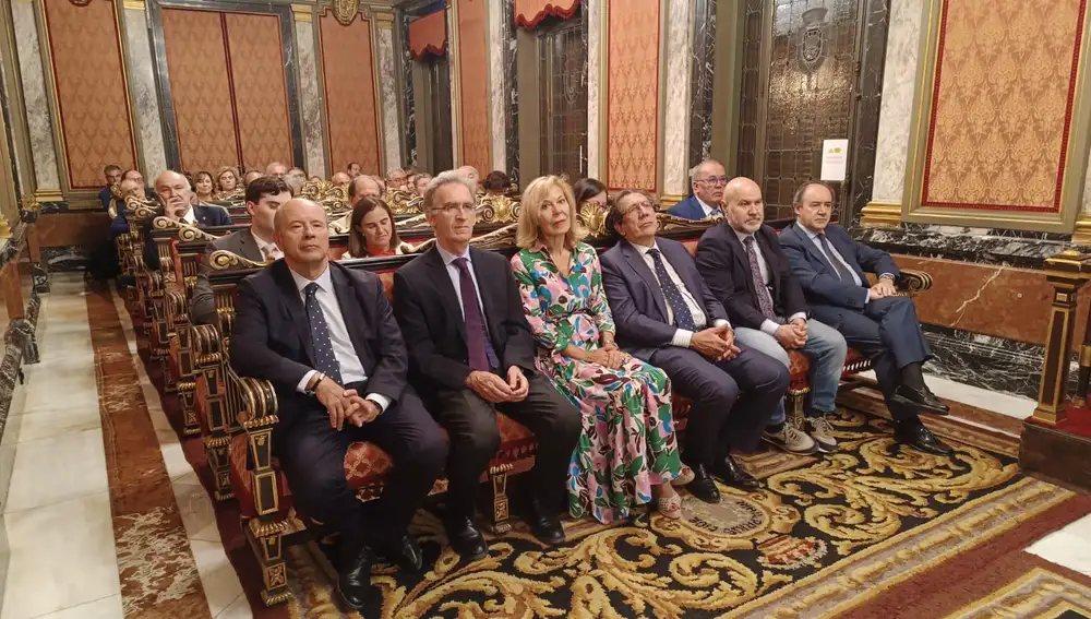 Martínez Sanchiz ha estado acompañado de numerosos representantes del ámbito jurídico y profesional