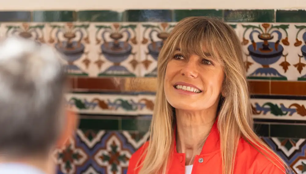 Pedro Sánchez y Begoña Gómez votando para las elecciones al parlamento europeo