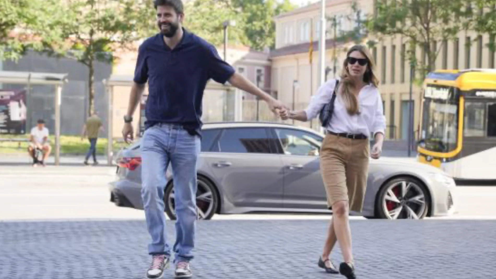 Gerard Piqué y Clara Chía acudiendo a la Ciudad de la Justicia de Barcelona