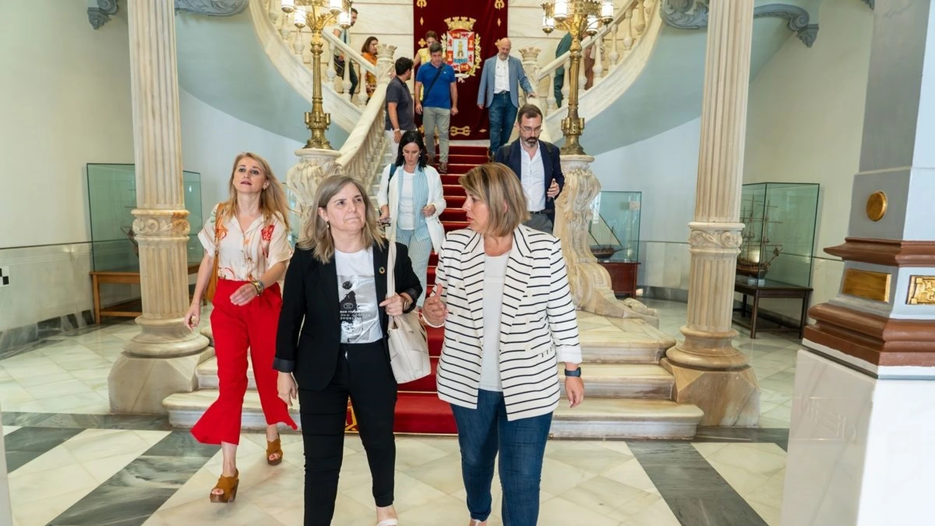 La alcaldesa de Cartagena, Noelia Arroyo, ha recibido este lunes a la secretaria de Estado de Migraciones, Pilar Cancela