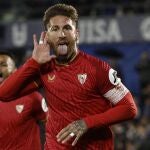 Ramos celebra un gol con el Sevilla