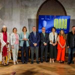 Foto de familia de Veganzones y Ortega con los participantes en esta jornada sobre moda e internacionalización