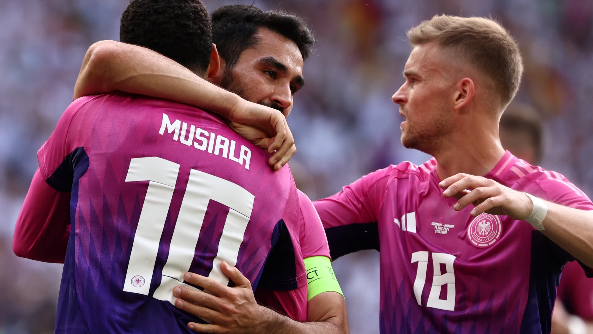Stuttgart (Germany), 19/06/2024.- Jamal Musiala (L) of Germany celebrates scoring the opening goal with teammate Ilkay Guendoga (C) during the UEFA EURO 2024 Group A soccer match between Germany and Hungary, in Stuttgart, Germany, 19 June 2024. (Alemania, Hungría) EFE/EPA/ANNA SZILAGYI