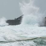 Grandes olas formadas en Punta Prima, Menorca