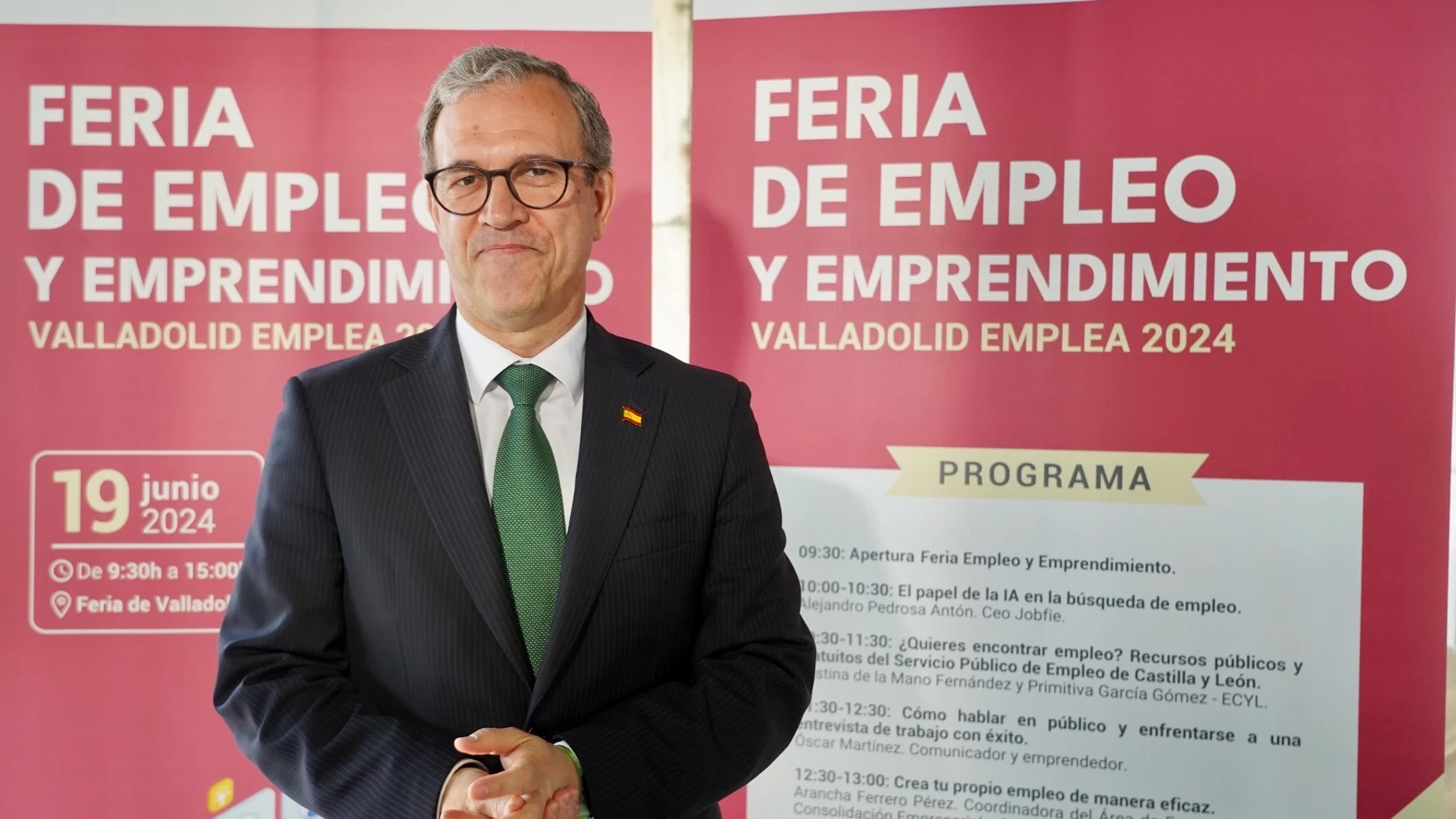 El consejero Mariano Veganzones antes de inaugurar la Feria de Empleo y Emprendimiento de Valladolid