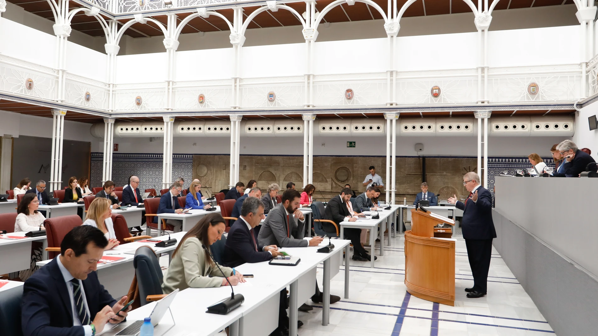 El portavoz del PSOE en la Asamblea Regional de Cartagena, José Vélez, interviene durante la segunda jornada del debate sobre la actuación política del Consejo de Gobierno, en la Asamblea Regional de Cartagena, a 19 de junio de 2024, en Cartagena, Región de Murcia (España). La Asamblea Regional de Murcia finaliza hoy el vigesimoctavo debate sobre el Estado de la Región, el primero de esta XI Legislatura. 19 JUNIO 2024;CARTAGENA;REGIÓN DE MURCIA;28 DEBATE ESTADO DE LA REGION Edu Botella / Eu...