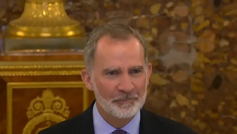 El Rey Felipe VI se emociona por la sorpresa de la princesa Leonor y la infanta Sofía