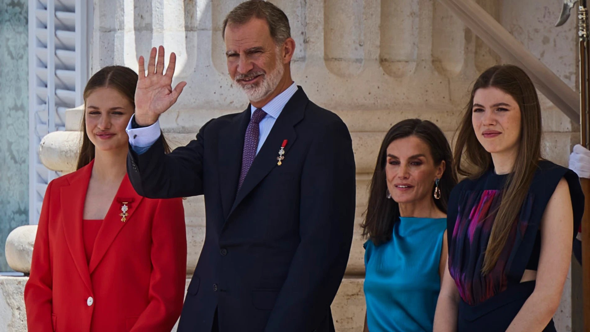 Sus Majestades los Reyes, D. Felipe VI y Doña Letizia acompañados de sus Altezas Reales la Princesa de Asturias, Leonor y la Infanta Doña Sofía asisten al relevo solemne de la Guardia Real, con ocasión del X aniversario de la Proclamación de Su Majestad el Rey. © Alberto R. Roldán / Diario La Razón. 19 06 2024