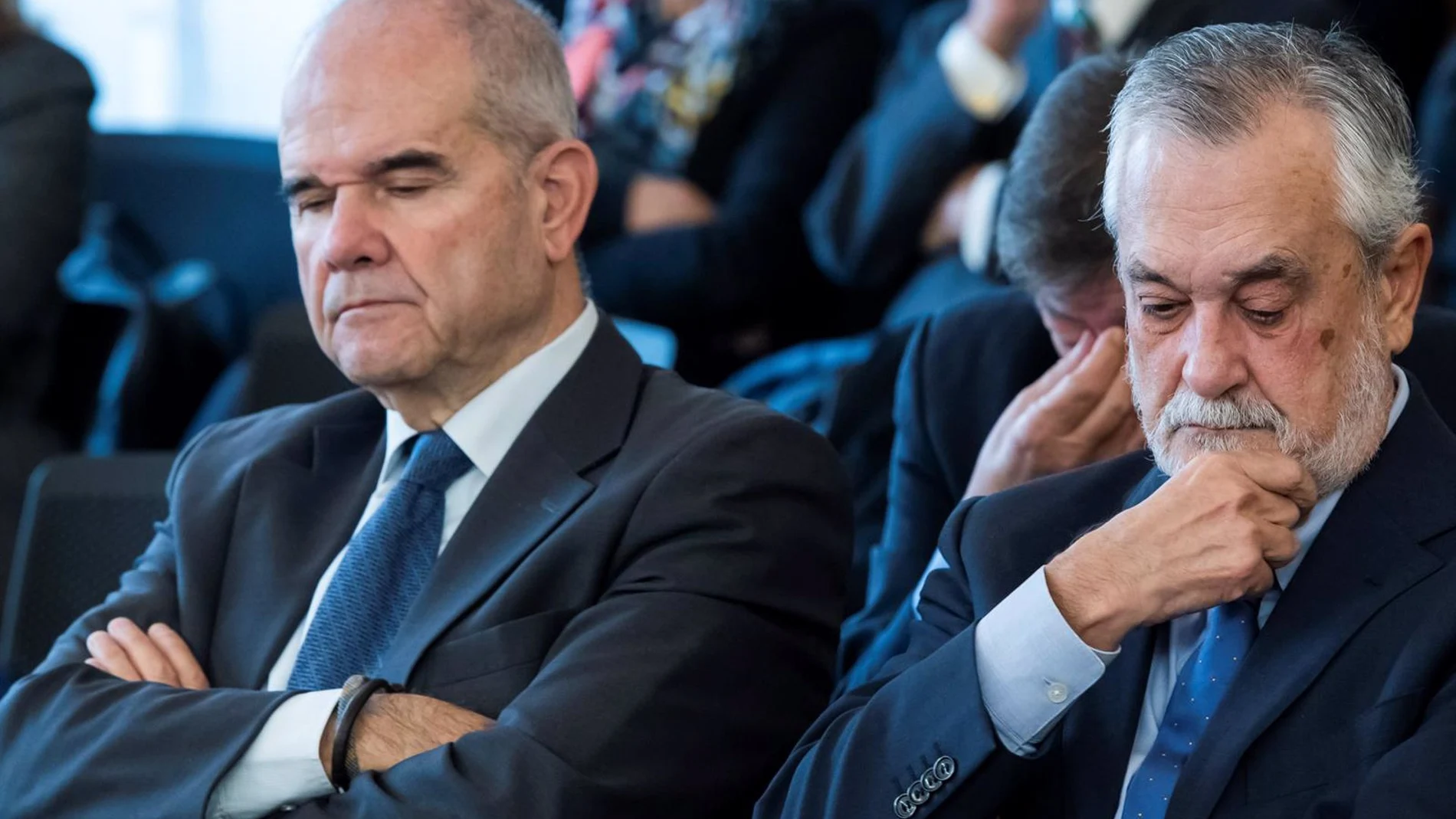 El Constitucional estudiará los recursos de Griñán y Chaves contra la sentencia de los ERE el 16 de julio