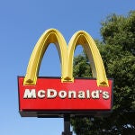 McDonalds es una de las cadenas de comida rápida más famosas y cuenta con una amplia oferta gastronómica de hamburguesas, patatas fritas y otros productos diferentes en su menú