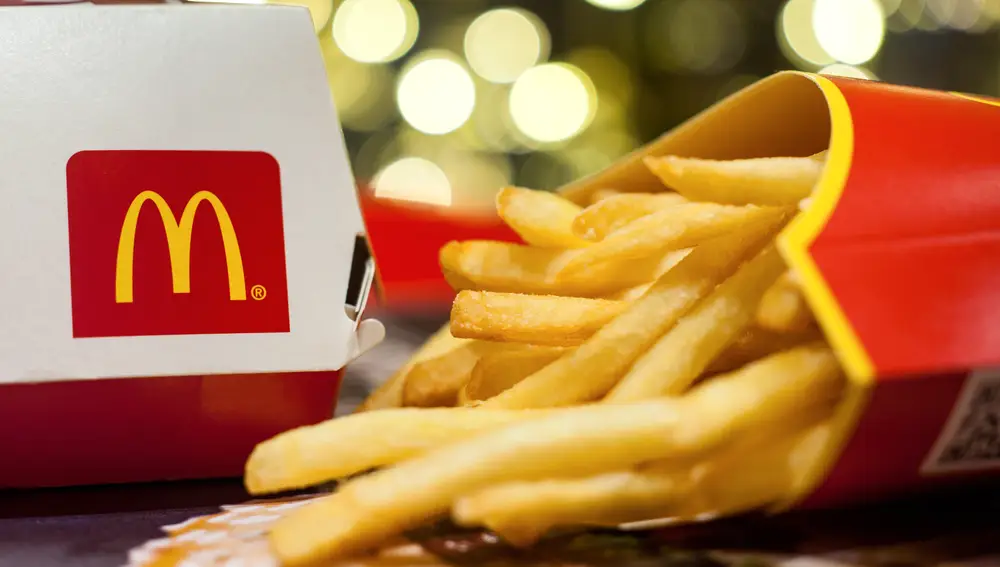 McDonalds es una de las cadenas de comida rápida más famosas y cuenta con una amplia oferta gastronómica de hamburguesas, patatas fritas y otros productos diferentes en su menú