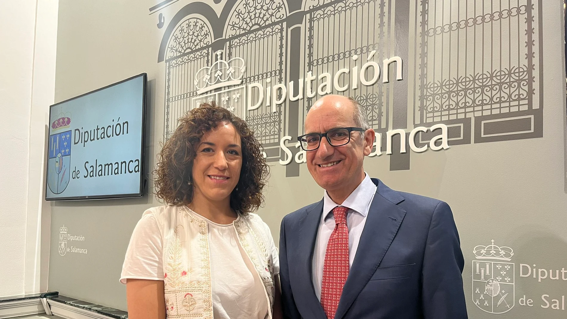 El presidente de la Diputación de Salamanca, Javier Iglesias, y la diputada de Medio Ambiente, Pilar Sánchez, presentan el Plan